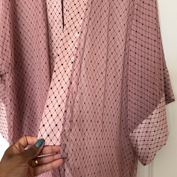 Robe - Picture 5 of 5